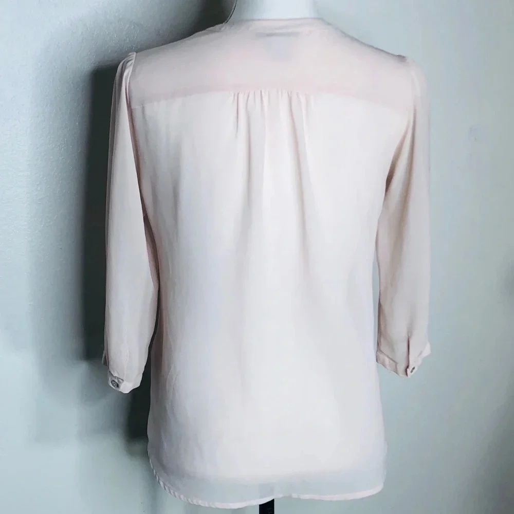 H&M Blouse size 6.  Pleats in the front. Pale pink - Picture 3 of 5